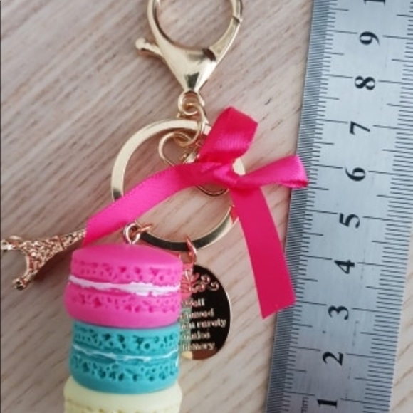 ❤️❤️❤️France Macaroon and Eiffel Tower charm❤️❤️ - Picture 3 of 5
